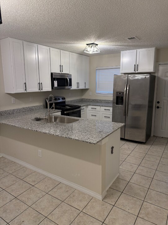 1681 US-98 in Mary Esther, FL - Building Photo