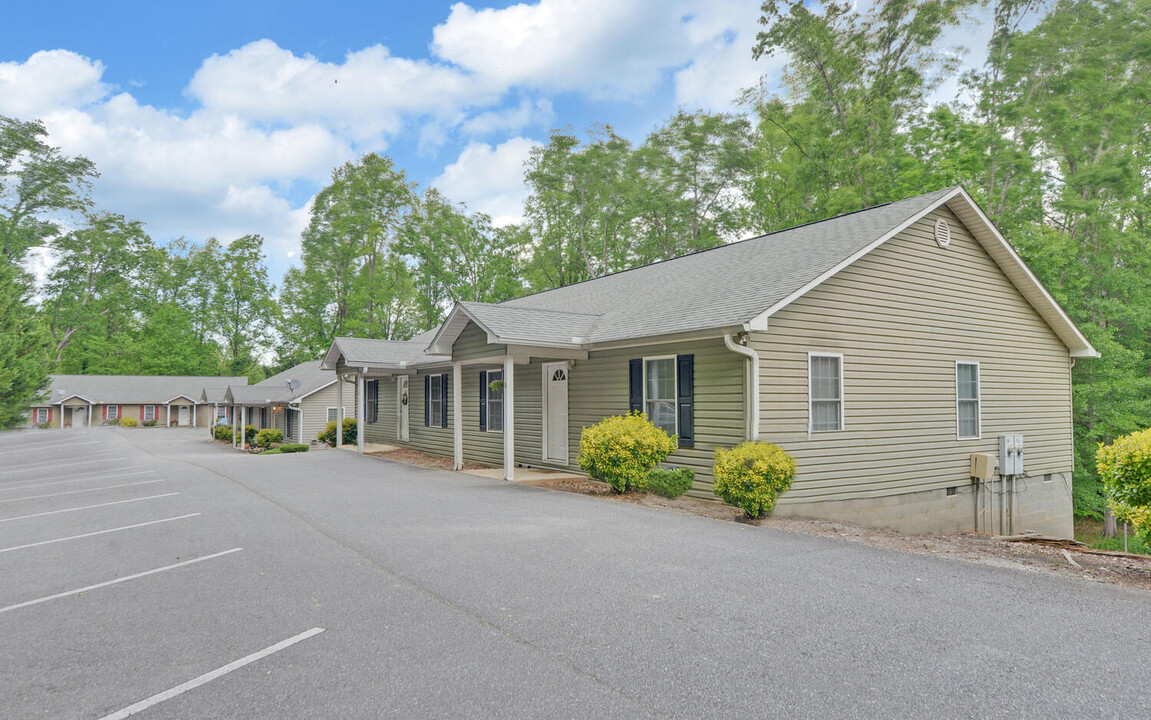 56 Hickory Ct in Toccoa, GA - Building Photo