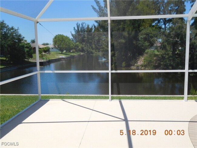 1518 SE 5th Pl in Cape Coral, FL - Building Photo - Building Photo