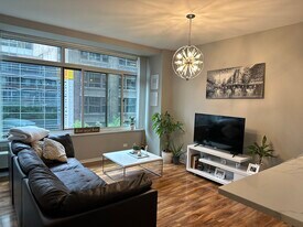 211 E Ohio St, Unit 605 in Chicago, IL - Building Photo