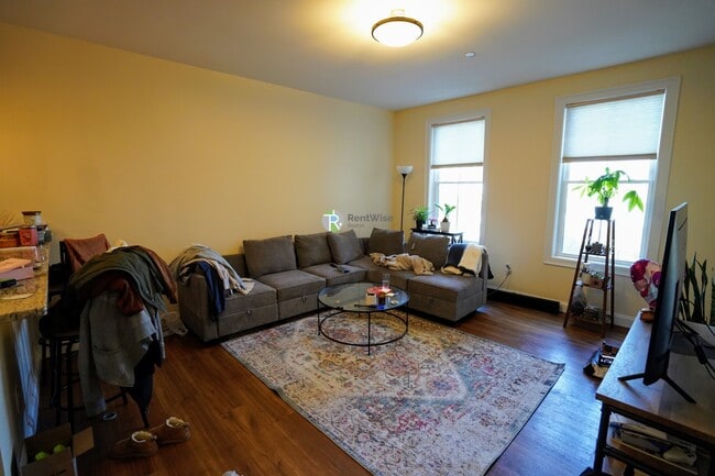 315 Broadway in Somerville, MA - Foto de edificio - Building Photo