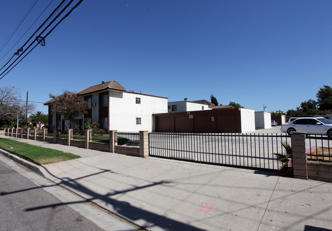 651-687 N Weber St in Pomona, CA - Foto de edificio - Building Photo