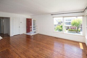 1437 Cabrillo Ave in Burlingame, CA - Building Photo - Building Photo