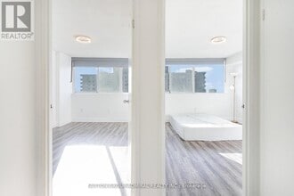 3590 Kaneff Crescent in Mississauga, ON - Building Photo - Building Photo