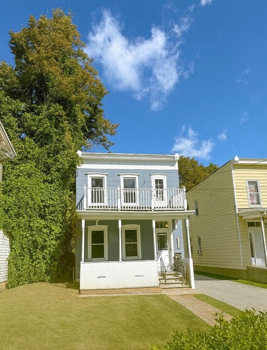 1815 Highland Ave, Unit 1 in Troy, NY - Building Photo