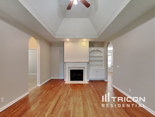 316 Lone Oak Dr in White House, TN - Foto de edificio - Building Photo
