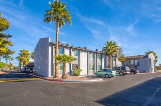 Park Mesa Apartments in Mesa, AZ - Foto de edificio - Building Photo