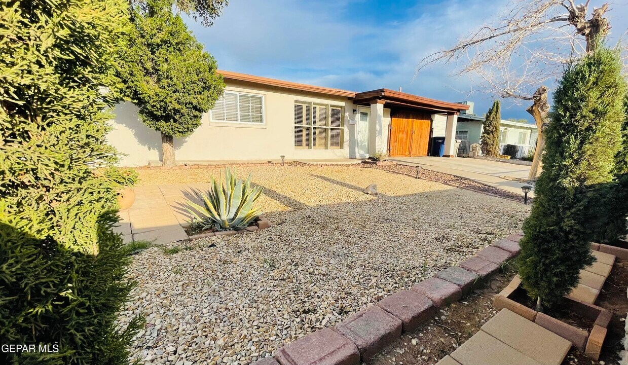 960 Burgess Dr in El Paso, TX - Foto de edificio