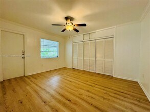 65 Washington Ave in Miami Beach, FL - Building Photo - Building Photo