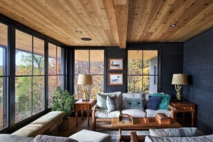 33 Chem. des Sittelles in Val-des-monts, QC - Building Photo