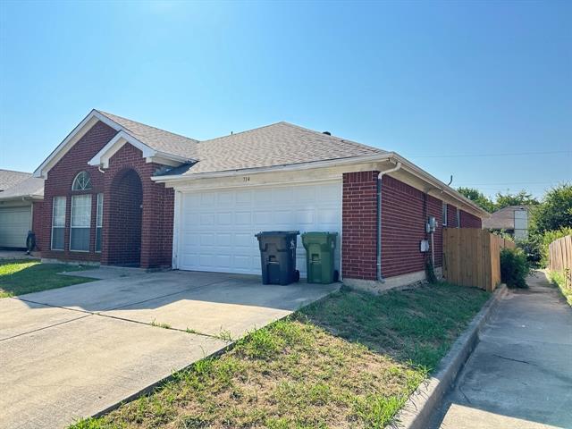 714 W Colony Dr in Arlington, TX - Building Photo - Building Photo