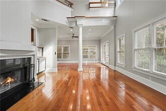 1917 N Decatur Rd in Atlanta, GA - Foto de edificio - Building Photo