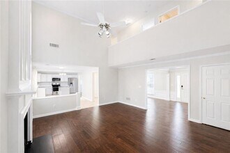 5830 Haterleigh Dr in Alpharetta, GA - Foto de edificio - Building Photo