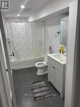 2768 Dundas St W in Toronto, ON - Building Photo - Building Photo
