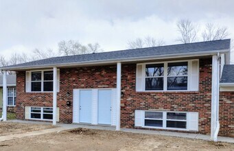 216 Castellano Dr in Swansea, IL - Foto de edificio - Building Photo