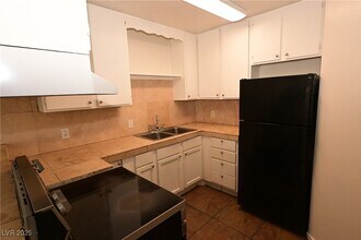 2334 N Lamb Blvd in Las Vegas, NV - Building Photo - Building Photo