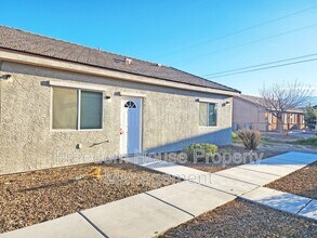 1121 Sixshooter Ave in Pahrump, NV - Building Photo - Building Photo