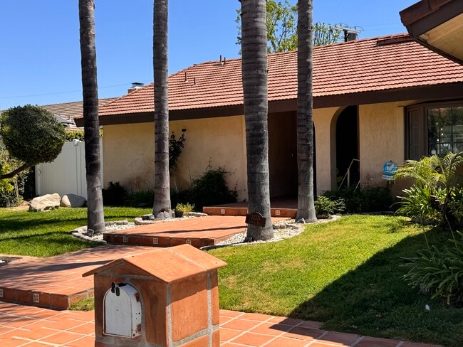 22376 Algunas Rd in Woodland Hills, CA - Building Photo - Building Photo