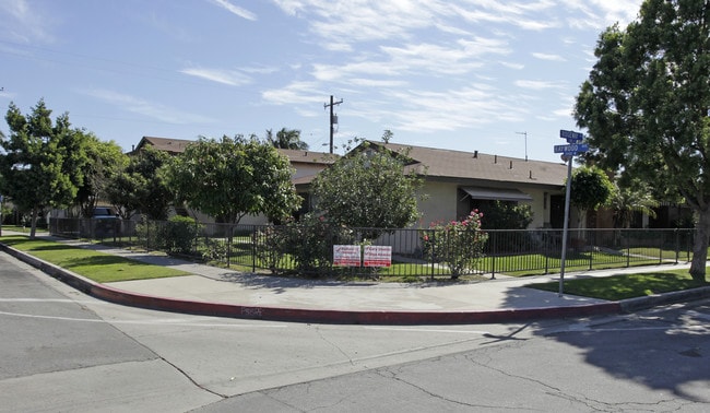 202 S Ridgeway St in Anaheim, CA - Foto de edificio - Building Photo