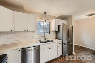 8312 115th Ln N in Champlin, MN - Foto de edificio - Building Photo