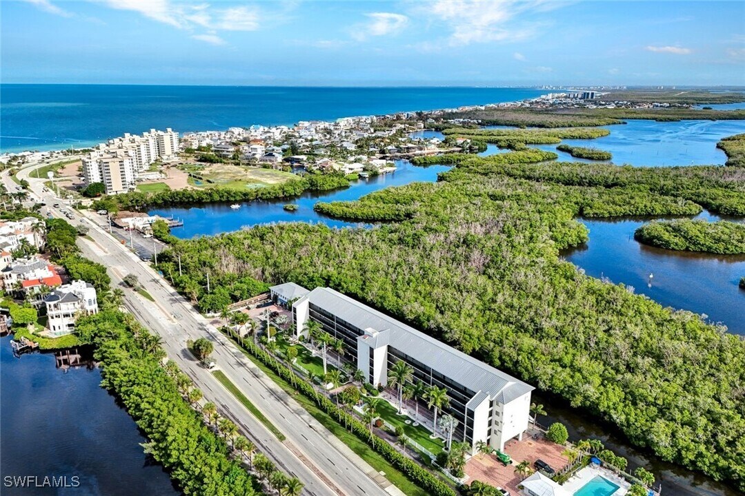 5220 Bonita Beach Rd SW in Bonita Springs, FL - Foto de edificio