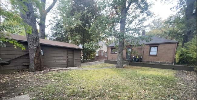 1847 Shady Crest St in Decatur, IL - Building Photo - Building Photo