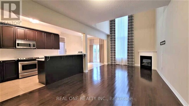 2495 Felhaber Crescent in Oakville, ON - Building Photo - Building Photo