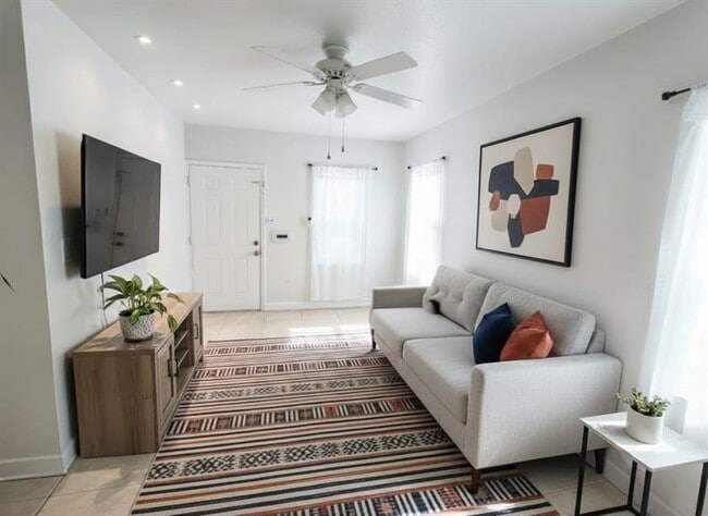 430 S 26th Ave in Hollywood, FL - Building Photo - Building Photo