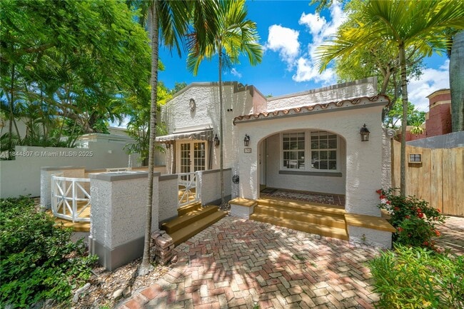 1765 Wa Kee Na Dr in Miami, FL - Foto de edificio - Building Photo