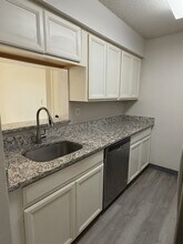 2005 Ravens Crest Dr in Plainsboro, NJ - Foto de edificio - Building Photo