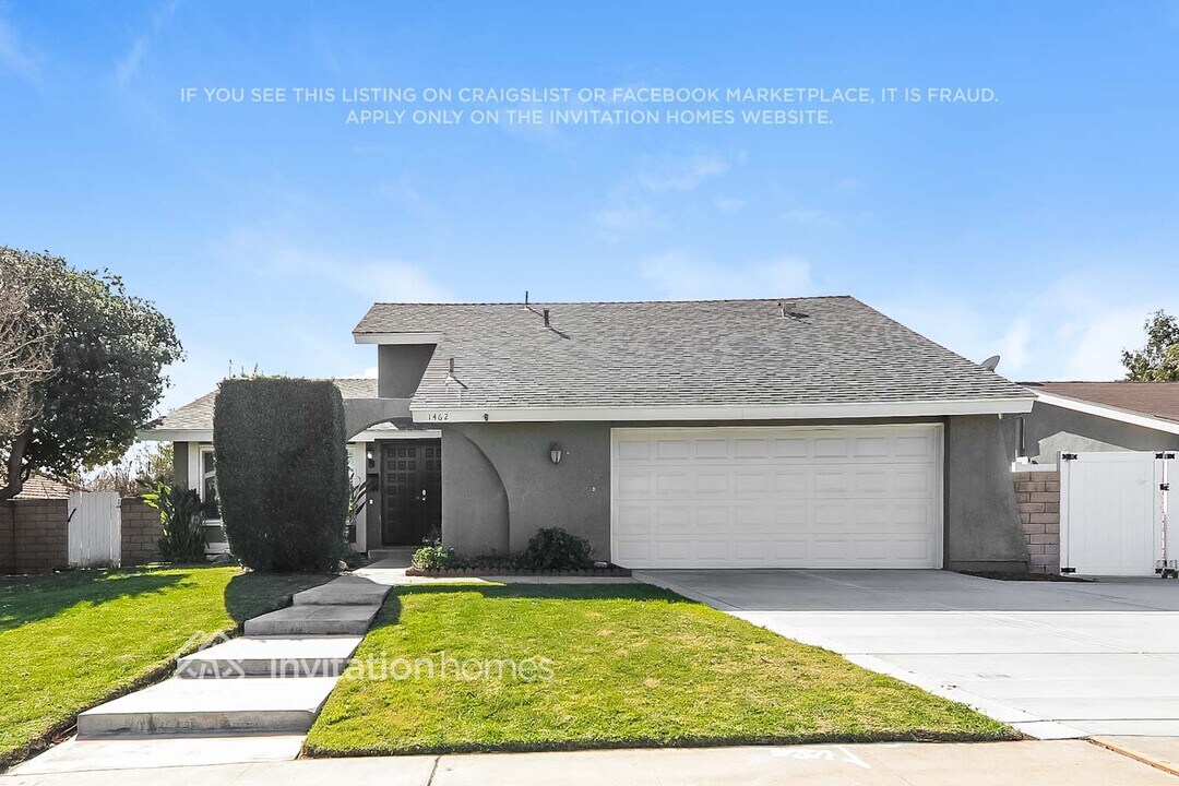 1462 Hermosa Dr in Corona, CA - Foto de edificio