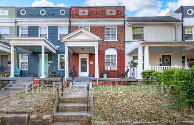 2611 Grayland Ave