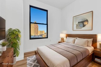 63 W 104th St in New York, NY - Building Photo - Building Photo