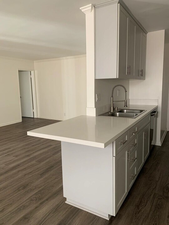 118 S Wetherly Dr in Los Angeles, CA - Building Photo