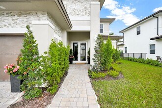 12228 SW 43rd St in Davie, FL - Building Photo - Building Photo