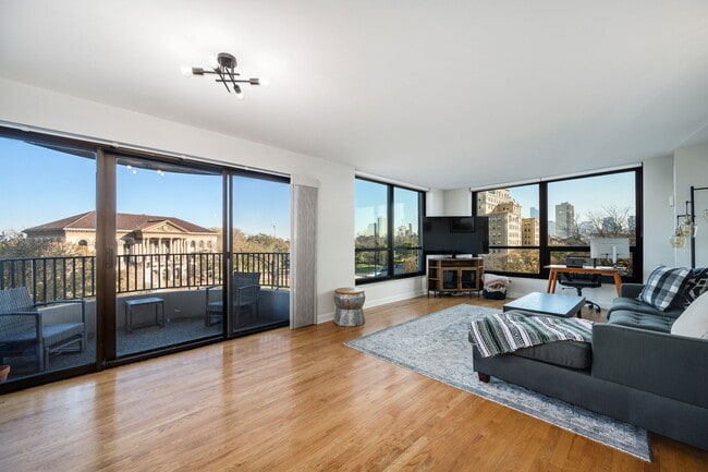 property at 2020 N Lincoln Park W