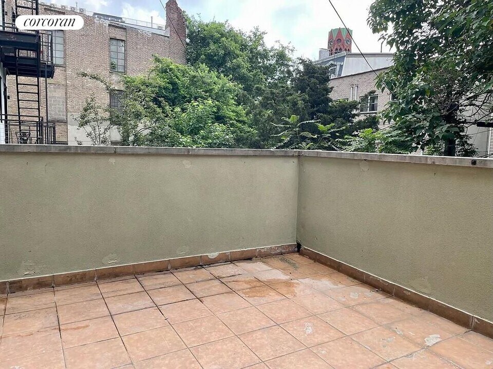 28 Melrose St in Brooklyn, NY - Building Photo