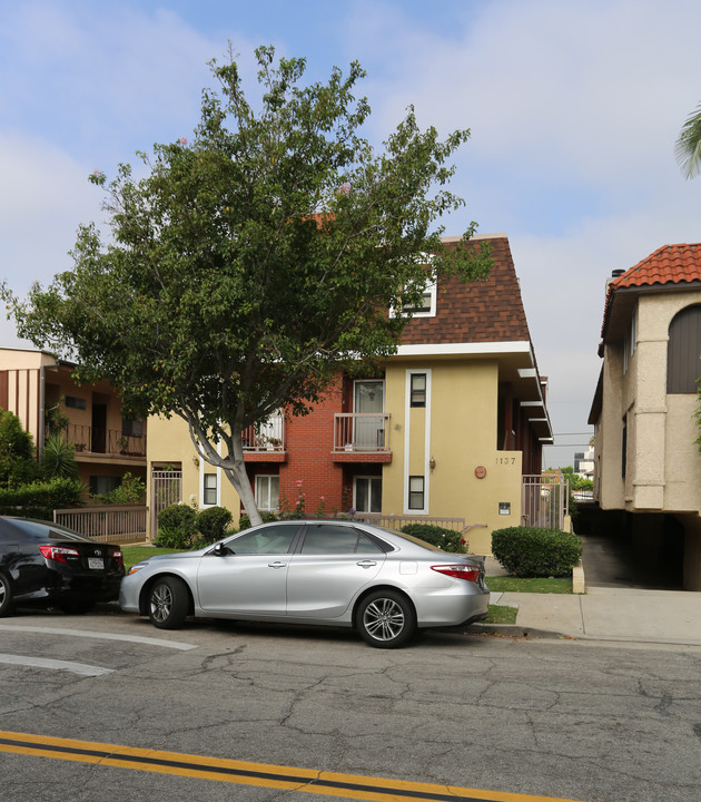 1137 N Louise St in Glendale, CA - Building Photo