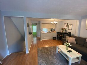 549 Winesap Dr in Bridgeville, PA - Building Photo - Building Photo
