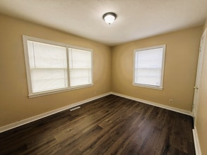 1721 S Volutsia Ave in Wichita, KS - Building Photo - Building Photo