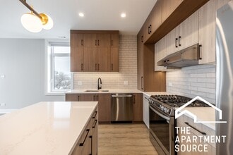 2351 W Flournoy St in Chicago, IL - Foto de edificio - Building Photo