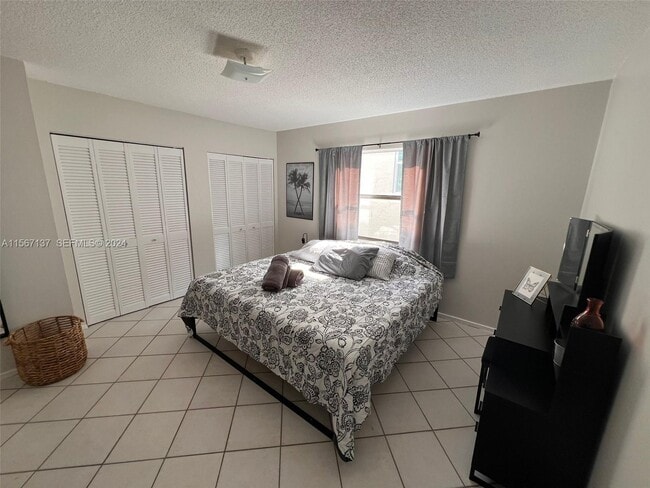 753 Michigan Ave, Unit 3C in Miami Beach, FL - Building Photo - Building Photo