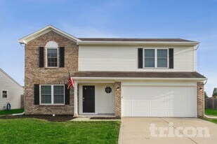 9825 Rhodes Ln in Avon, IN - Building Photo