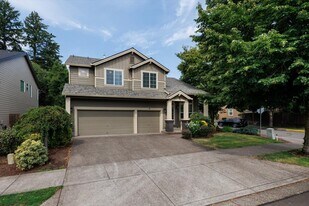 281 N Royal Oak St in Newberg, OR - Building Photo