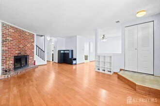 19 Covington Ct in East Brunswick, NJ - Building Photo - Building Photo