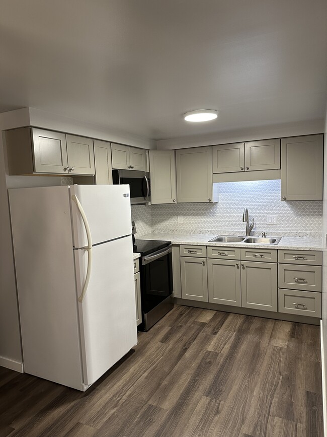 268 Robert Dr, Unit 3