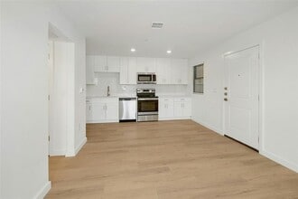 1915 E Martin Luther King Jr Blvd in Austin, TX - Building Photo - Building Photo