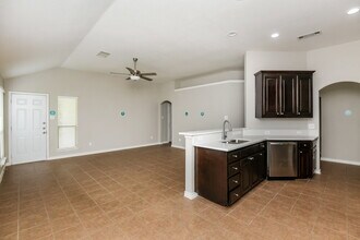 272 Spring Hollow Dr in Saginaw, TX - Foto de edificio - Building Photo