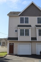 25 W Silver St in Middletown, CT - Building Photo