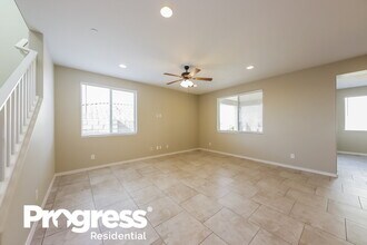 10642 W Anna Ave in Peoria, AZ - Foto de edificio - Building Photo